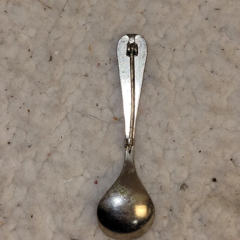 FeaturesUnique mini spoon‎ brooch designDecorative vintage handle...